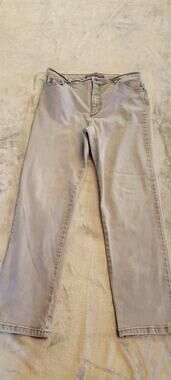 Gloria Vanderbilt Women's Amanda Jeans Size 14P, Average Gray, Tapered, Slimming